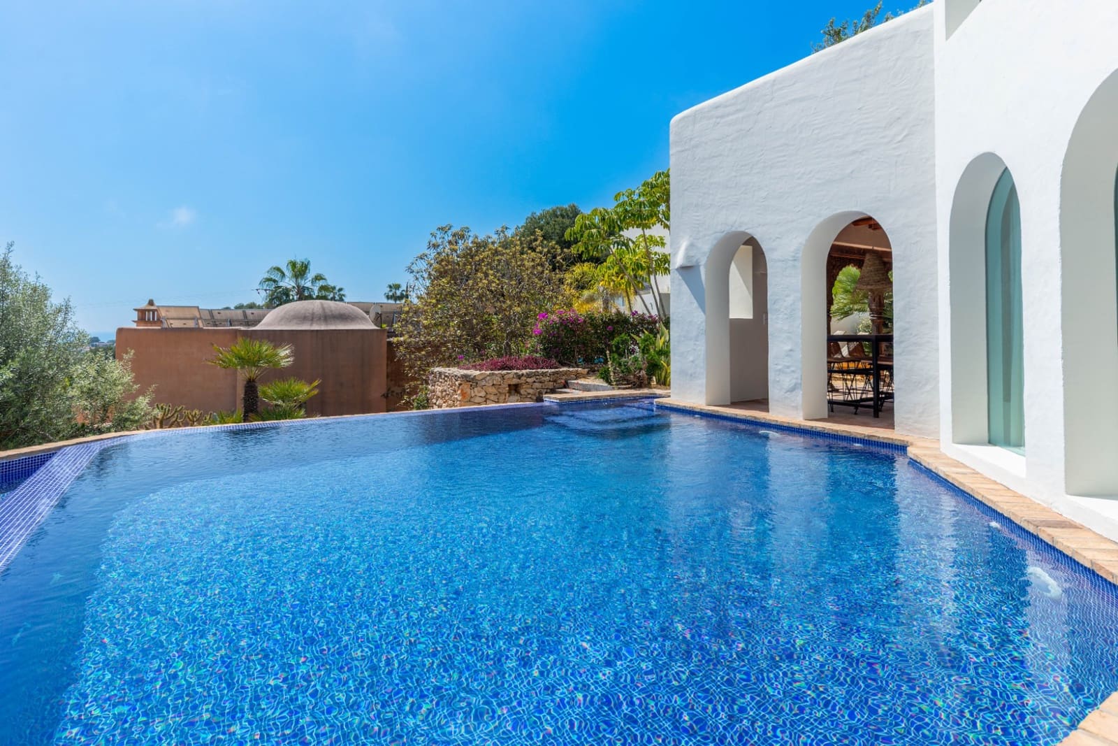 3 soveværelse Villa til salg i Moraira med swimmingpool - € 1.995.000 (Ref: 8949551)