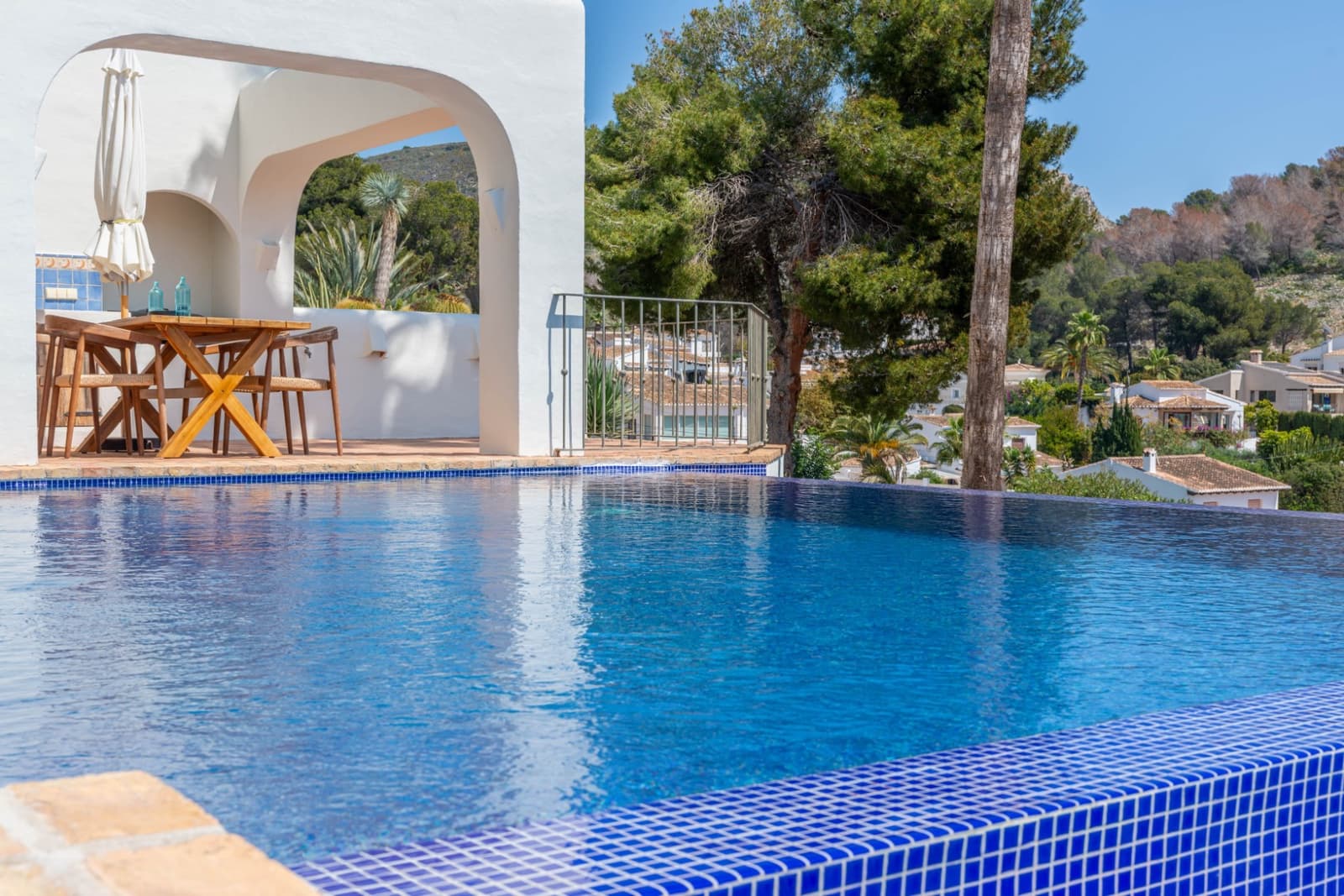 3 soveværelse Villa til salg i Moraira med swimmingpool - € 1.995.000 (Ref: 8949551)