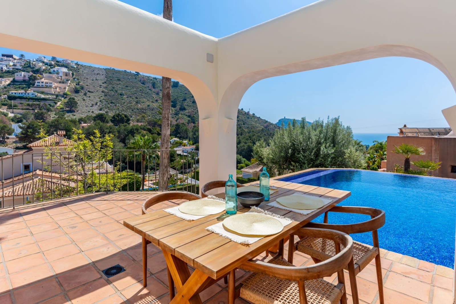 3 soveværelse Villa til salg i Moraira med swimmingpool - € 1.995.000 (Ref: 8949551)