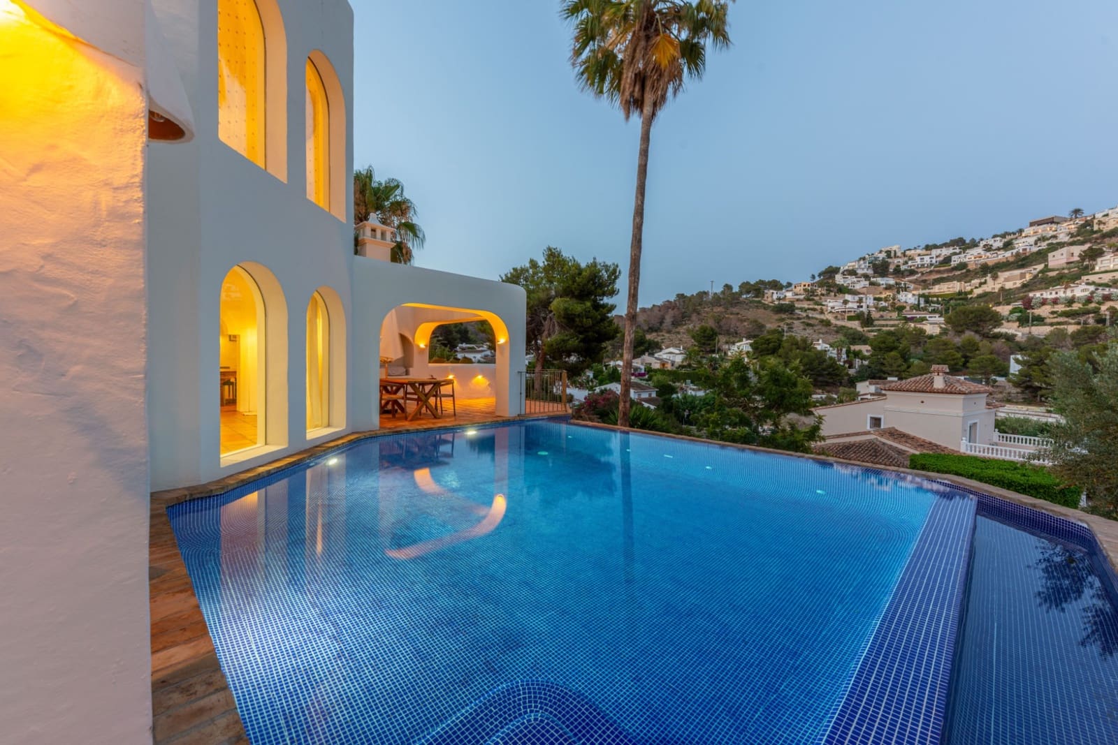 3 soveværelse Villa til salg i Moraira med swimmingpool - € 1.995.000 (Ref: 8949551)