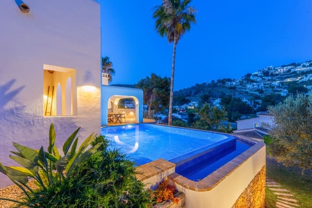 3 soveværelse Villa til salg i Moraira, Teulada-Moraira med swimmingpool - € 1.995.000 (Ref: 8949551)