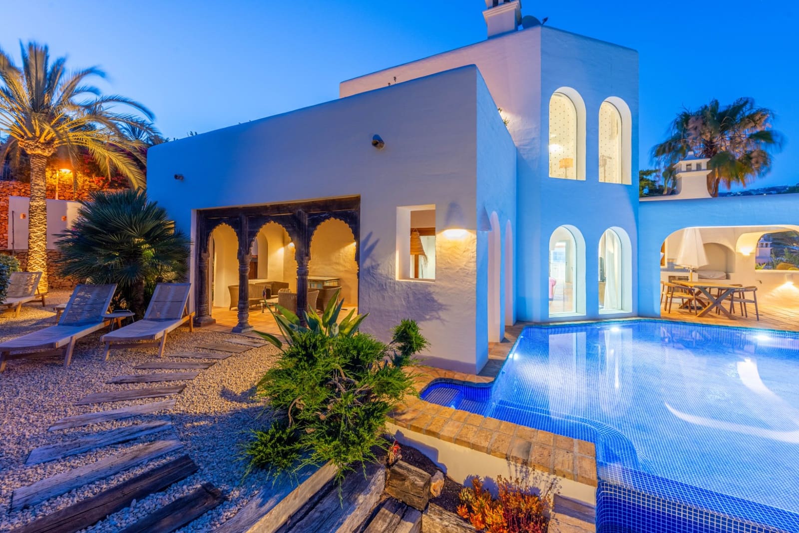 3 soveværelse Villa til salg i Moraira med swimmingpool - € 1.995.000 (Ref: 8949551)