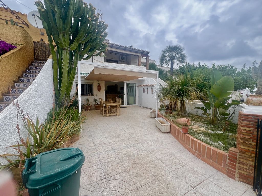 3 soverom Hus til salgs i Denia med garasje - € 269 000 (Ref: 9013642)