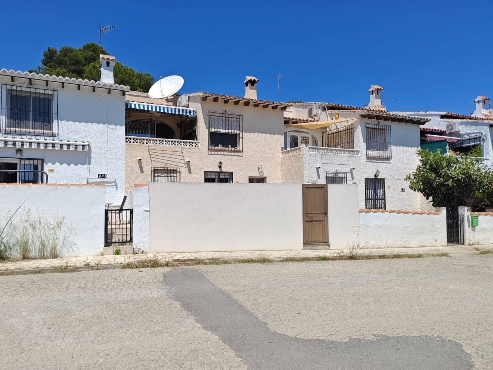 3 slaapkamer Villa te koop in Moraira - € 260.000 (Ref: 9022238)