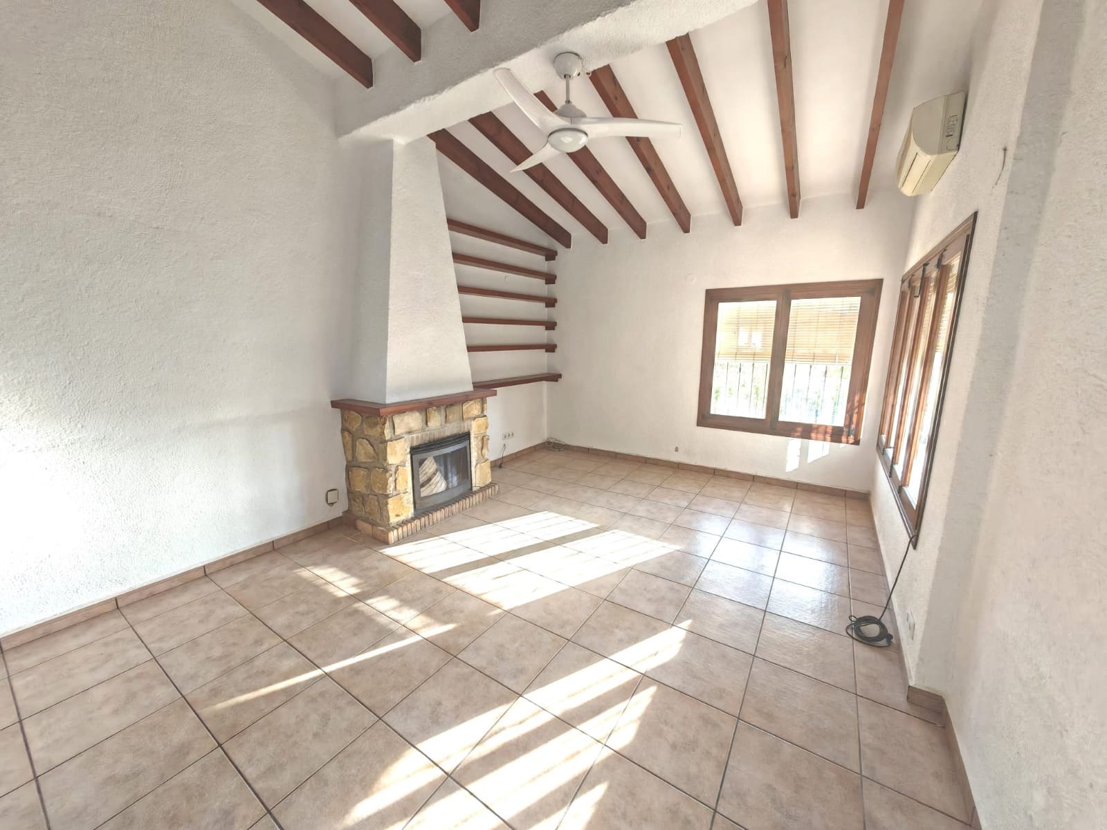 3 slaapkamer Villa te koop in Moraira - € 260.000 (Ref: 9022238)