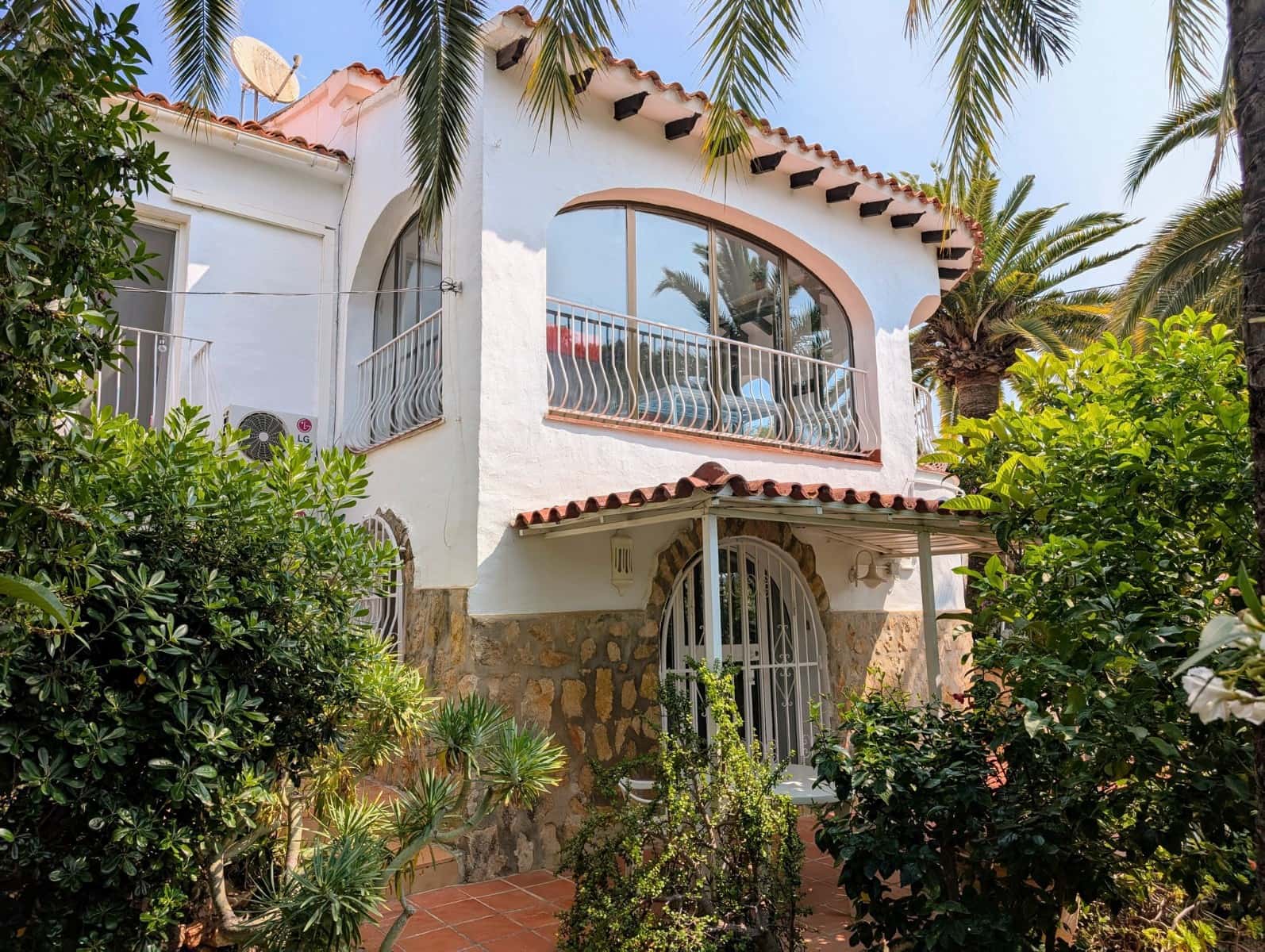 3 soveværelse Semi-Rækkehus til salg i Moraira med swimmingpool - € 535.000 (Ref: 9050142)