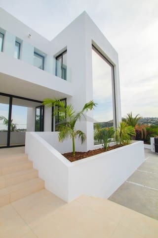 Chalet de 5 habitaciones en Moraira, Teulada-Moraira en venta con piscina - 1.849.000 € (Ref: 9051494)