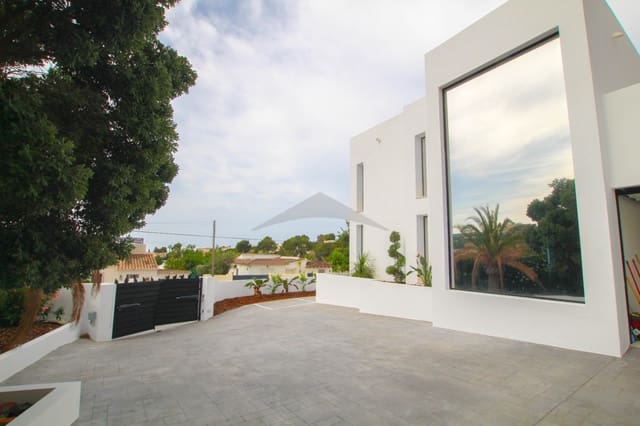 Chalet de 5 habitaciones en Moraira, Teulada-Moraira en venta con piscina - 1.849.000 € (Ref: 9051494)