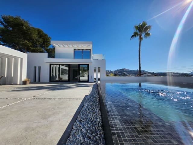 Chalet de 5 habitaciones en Moraira, Teulada-Moraira en venta con piscina - 1.849.000 € (Ref: 9051494)