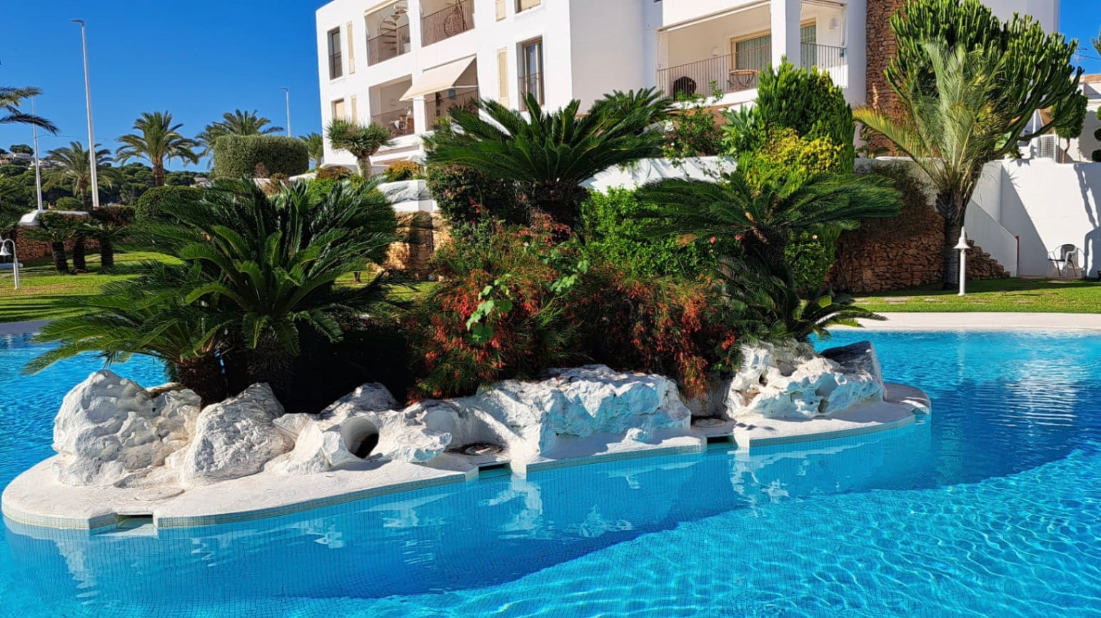 Apartamento de 3 habitaciones en Moraira en venta con piscina - 590.000 € (Ref: 9253943)
