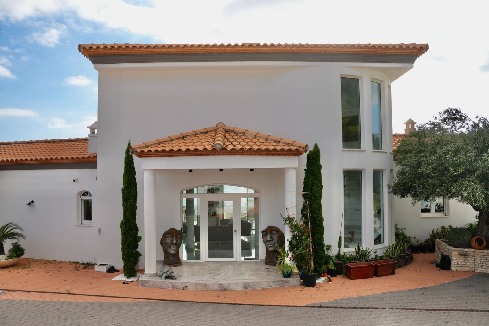 4 makuuhuone Huvila myytävänä paikassa Altea mukana uima-altaan 
autotalli - 2 200 000 € (Ref: 9325531)