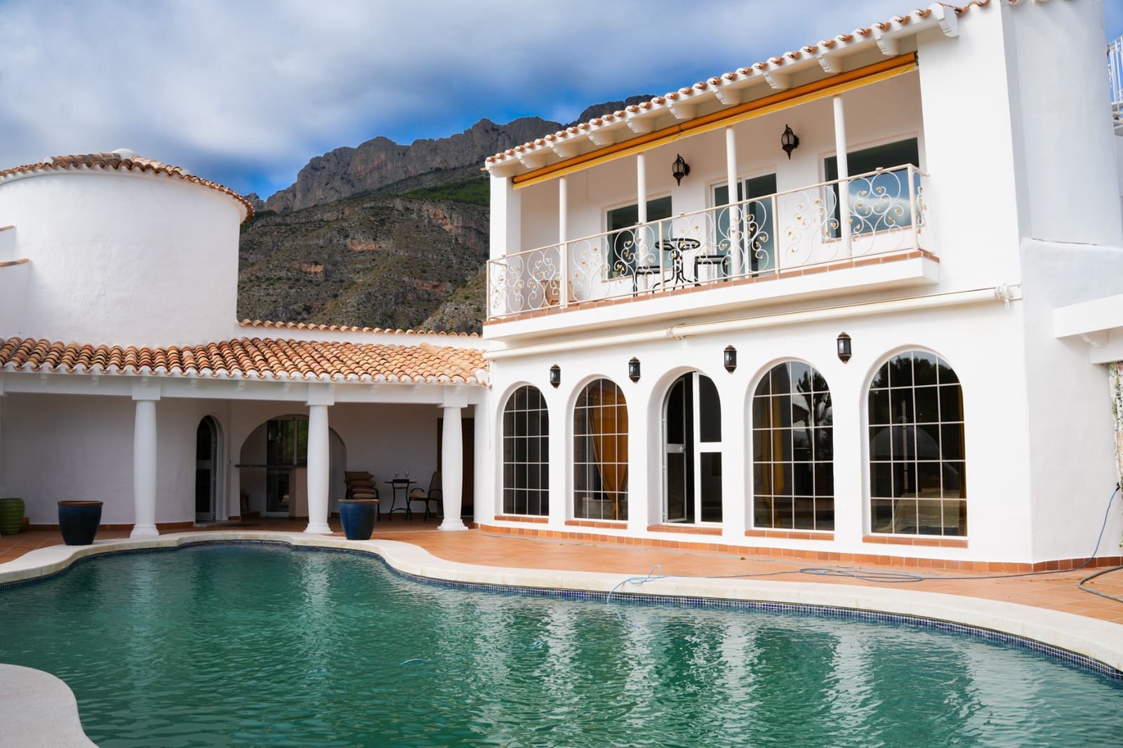 4 bedroom Villa for sale in Altea with pool garage - € 1,600,000 (Ref: 9329579)