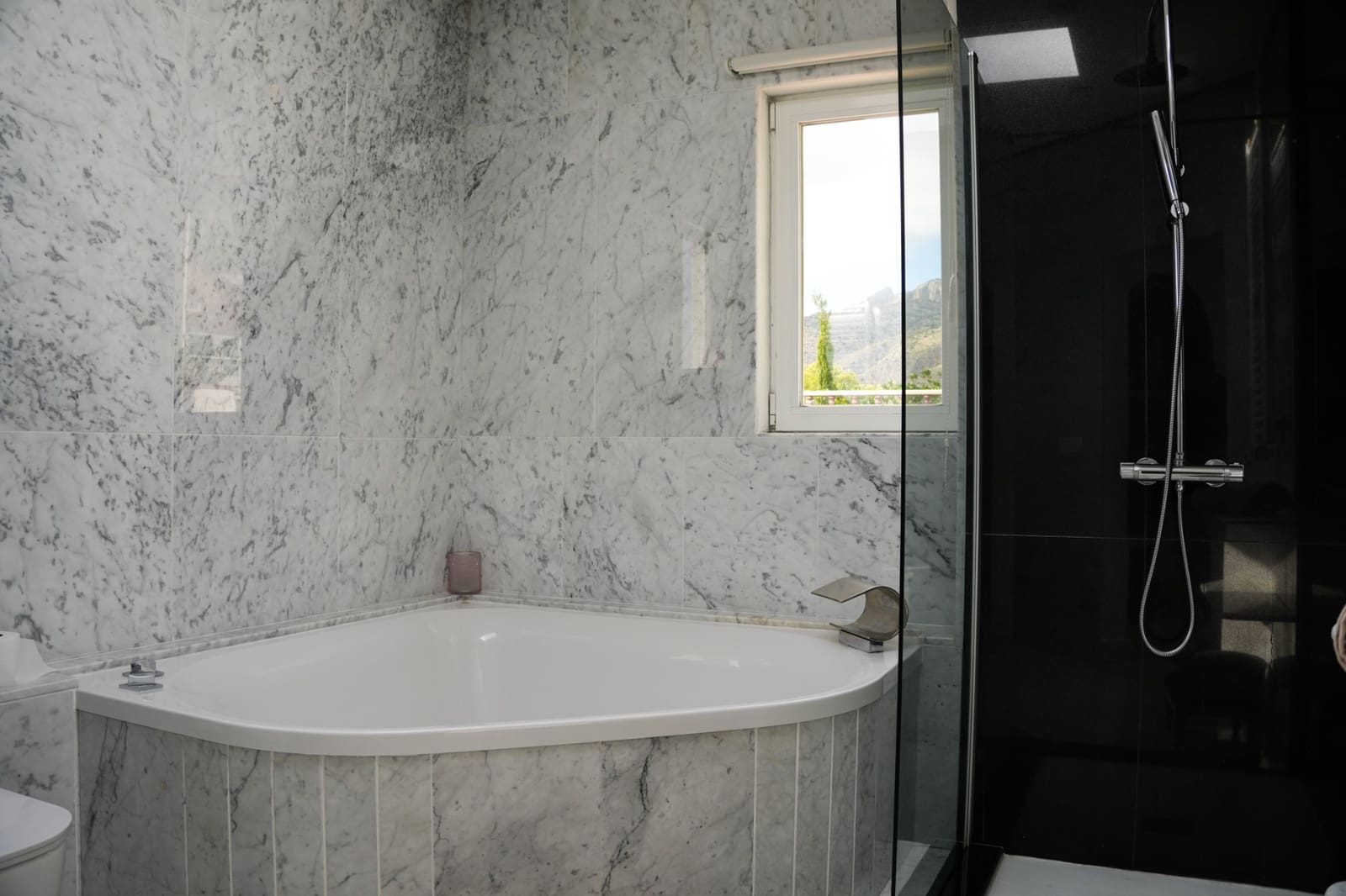 4 bedroom Villa for sale in Altea with pool garage - € 1,600,000 (Ref: 9329579)