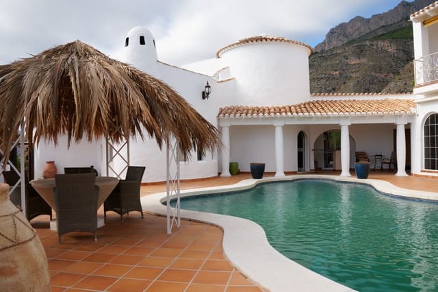 4 bedroom Villa for sale in Altea with pool garage - € 1,600,000 (Ref: 9329579)