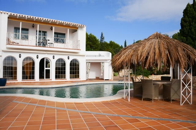 4 bedroom Villa for sale in Altea with pool garage - € 1,600,000 (Ref: 9329579)