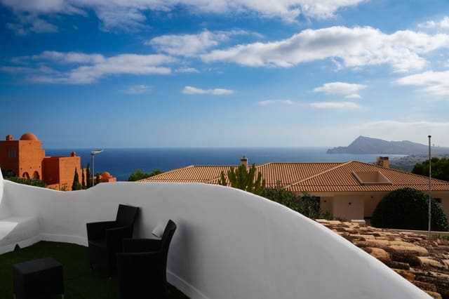 4 bedroom Villa for sale in Altea with pool garage - € 1,600,000 (Ref: 9329579)