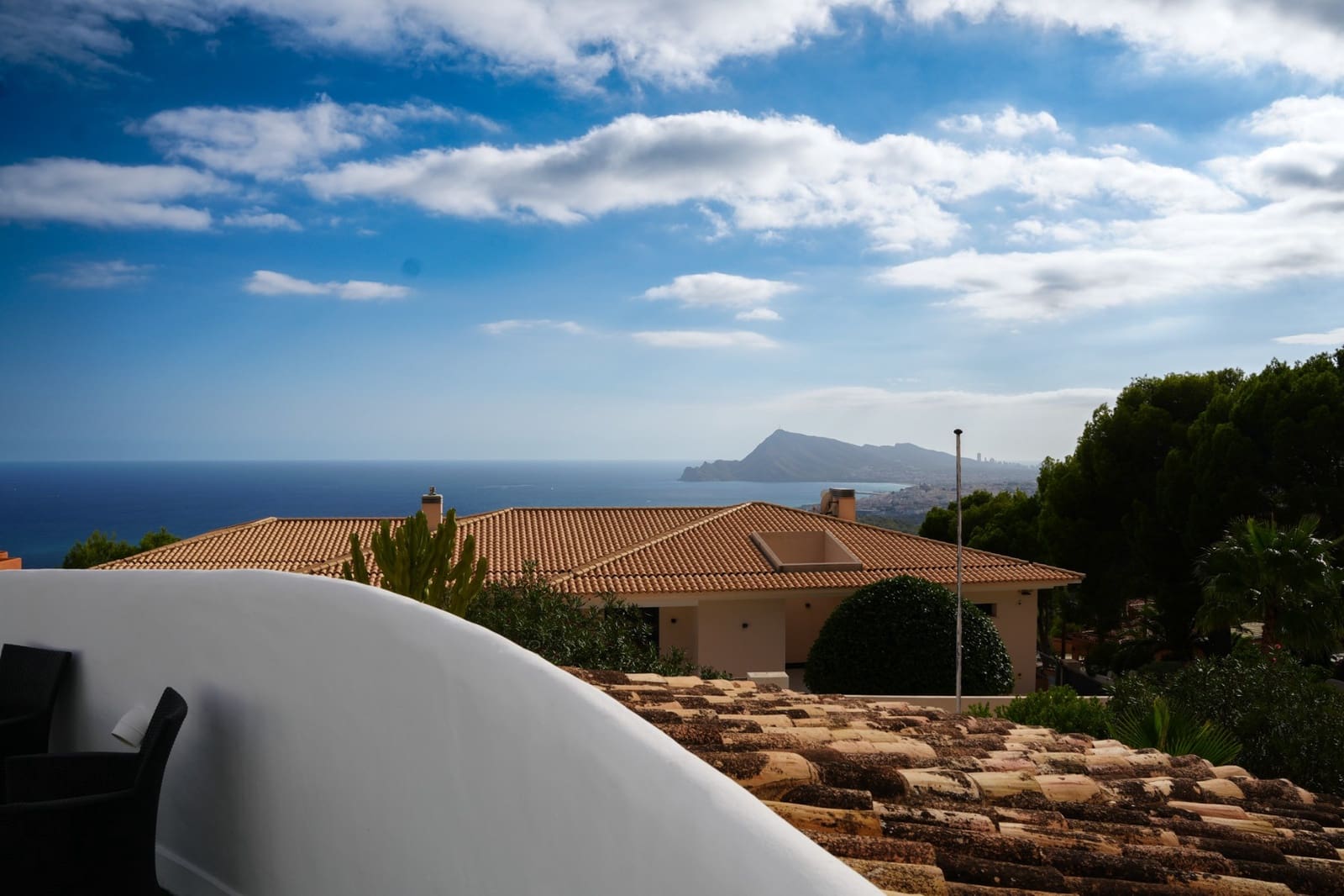 4 bedroom Villa for sale in Altea with pool garage - € 1,600,000 (Ref: 9329579)