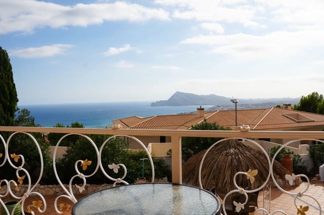 4 bedroom Villa for sale in Altea with pool garage - € 1,600,000 (Ref: 9329579)