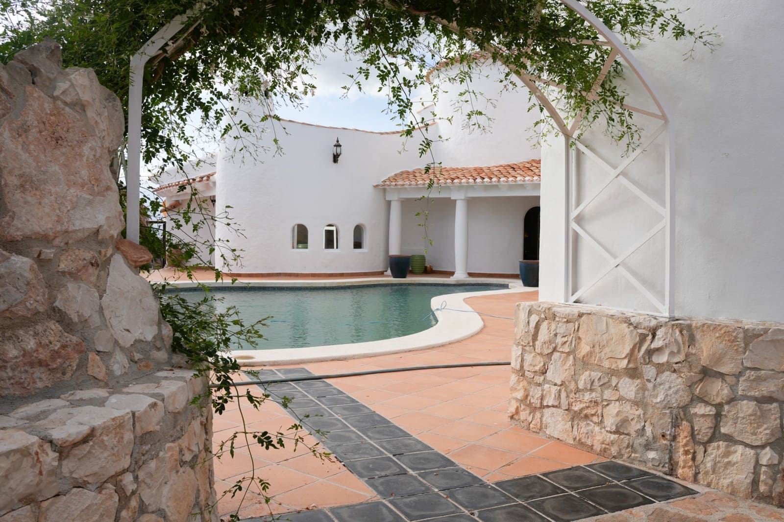 4 bedroom Villa for sale in Altea with pool garage - € 1,600,000 (Ref: 9329579)