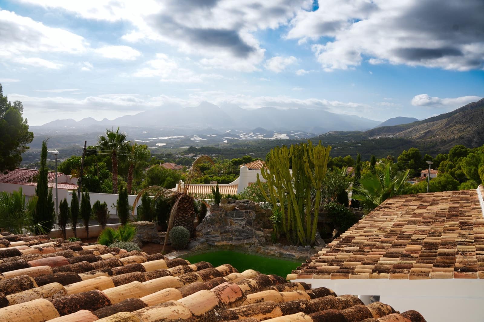 4 bedroom Villa for sale in Altea with pool garage - € 1,600,000 (Ref: 9329579)