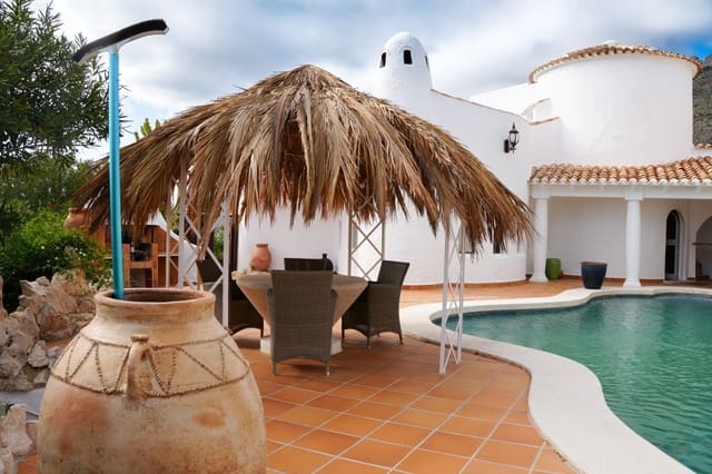 4 bedroom Villa for sale in Altea with pool garage - € 1,600,000 (Ref: 9329579)