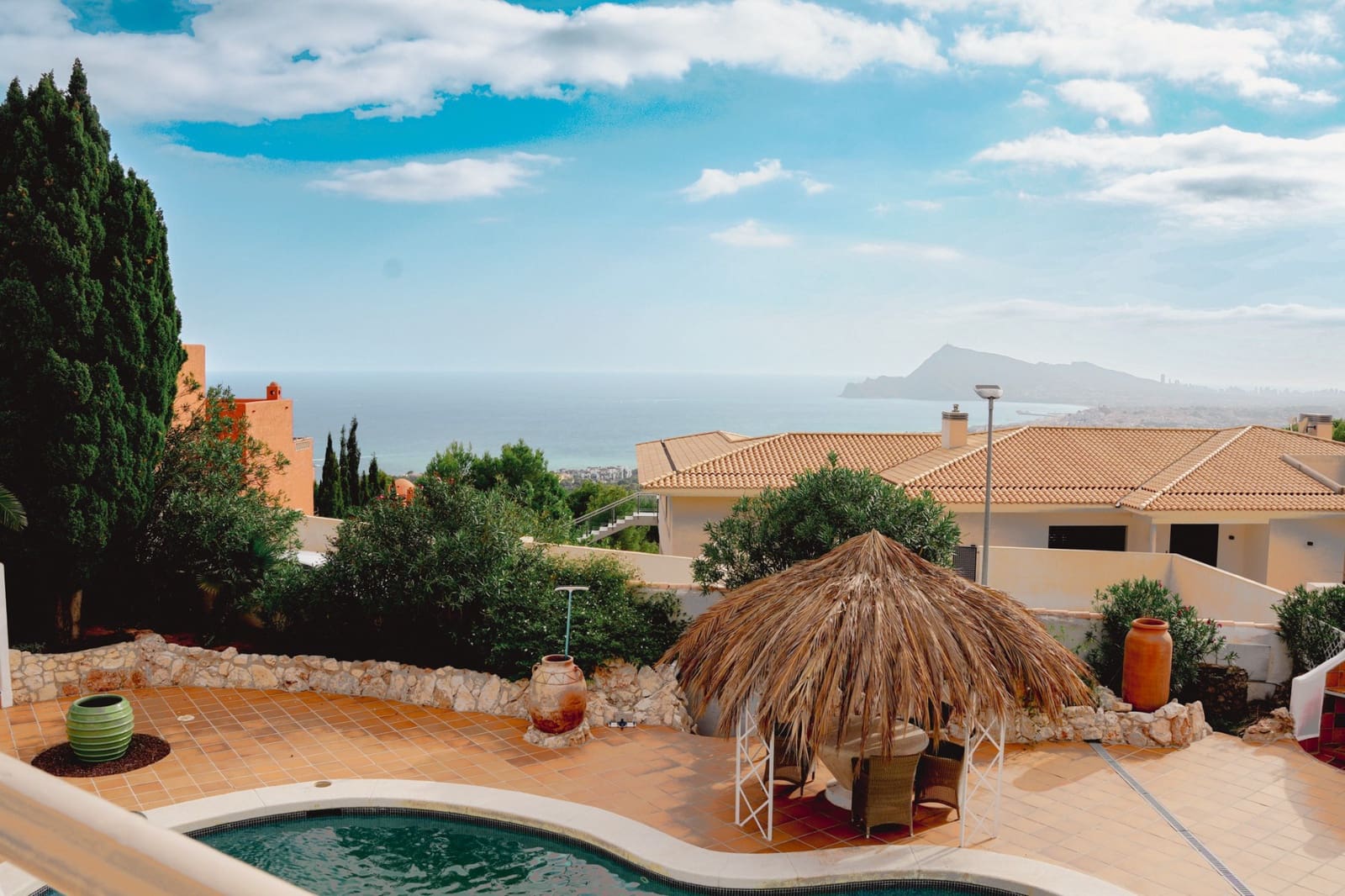 4 bedroom Villa for sale in Altea with pool garage - € 1,600,000 (Ref: 9329579)