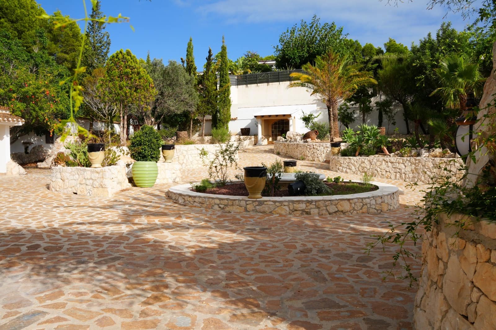 4 bedroom Villa for sale in Altea with pool garage - € 1,600,000 (Ref: 9329579)