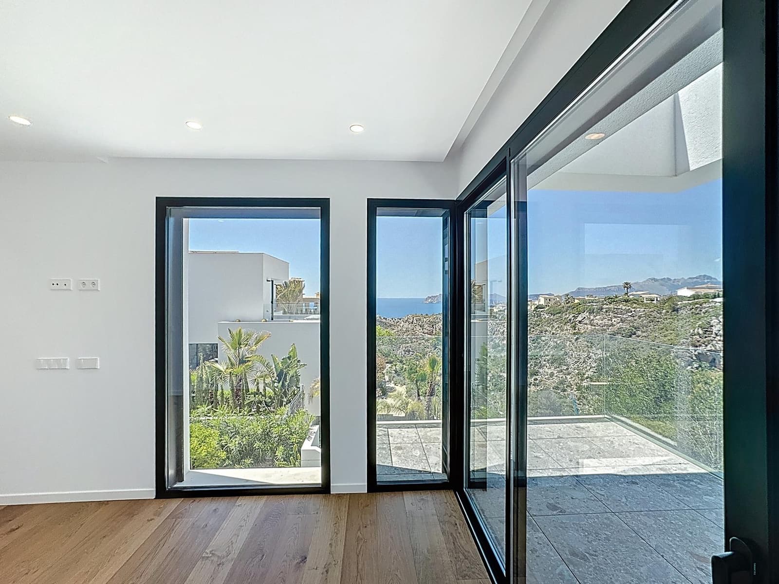 3 bedroom Villa for sale in Benitachell / Benitatxell with pool - € 2,350,000 (Ref: 9402603)