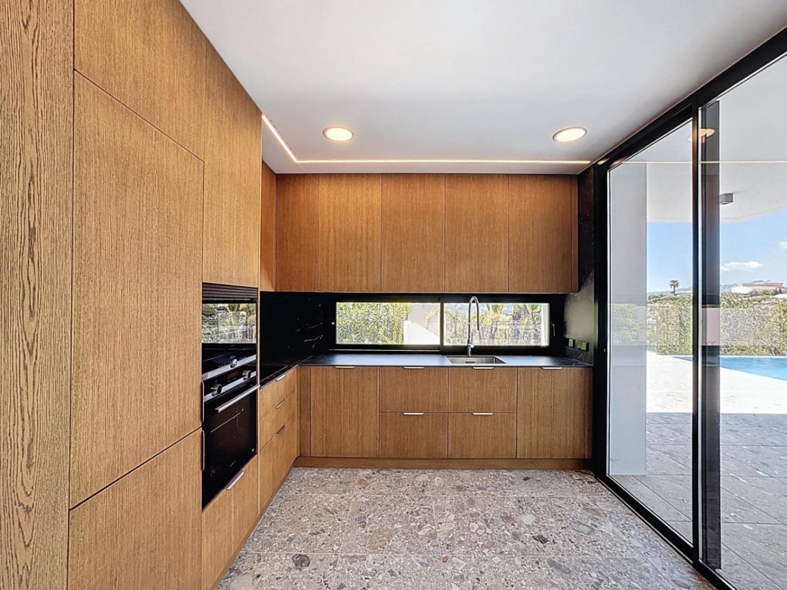 3 bedroom Villa for sale in Benitachell / Benitatxell with pool - € 2,350,000 (Ref: 9402603)