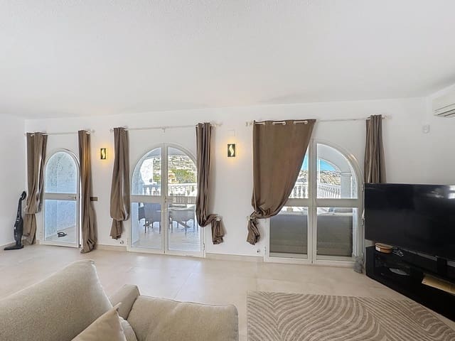 Chalet de 4 habitaciones en Benitachell / Benitatxell en venta con piscina - 765.000 € (Ref: 9402605)