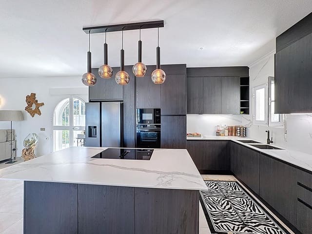 Chalet de 4 habitaciones en Benitachell / Benitatxell en venta con piscina - 765.000 € (Ref: 9402605)