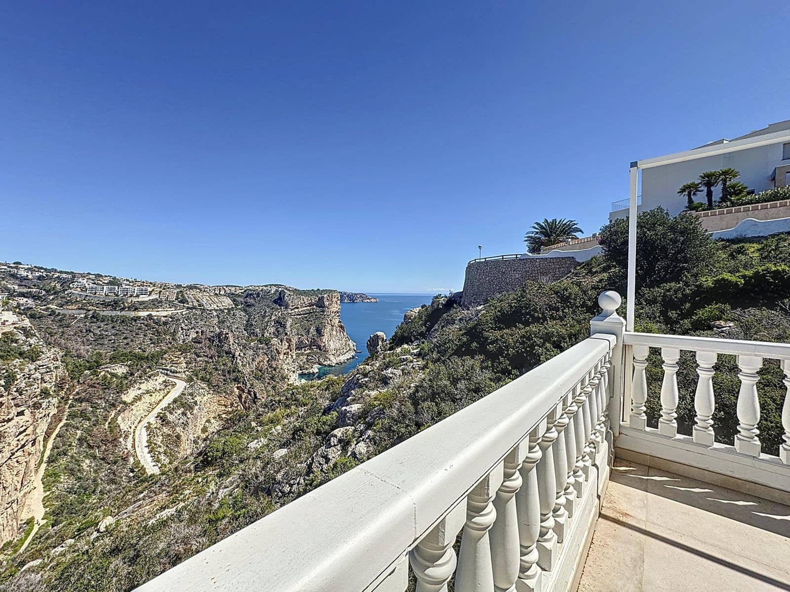 4 bedroom Villa for sale in Benitachell / Benitatxell with pool - € 765,000 (Ref: 9402605)