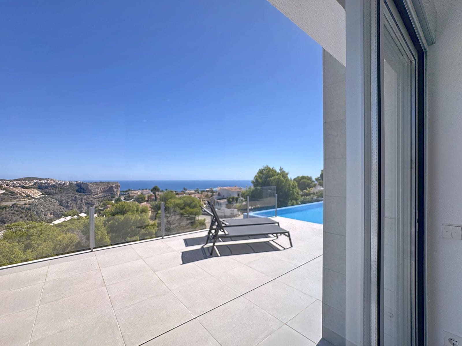 Chalet de 4 habitaciones en Benitachell / Benitatxell en venta con piscina - 1.395.000 € (Ref: 9402611)