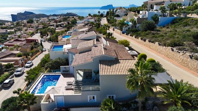 5 bedroom Villa for sale in Benitachell / Benitatxell with pool - € 1,100,000 (Ref: 9402617)