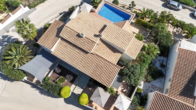 5 bedroom Villa for sale in Benitachell / Benitatxell with pool - € 1,100,000 (Ref: 9402617)