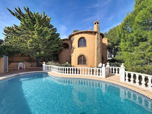 4 bedroom Villa for sale in Benitachell / Benitatxell with pool - € 619,000 (Ref: 9410251)