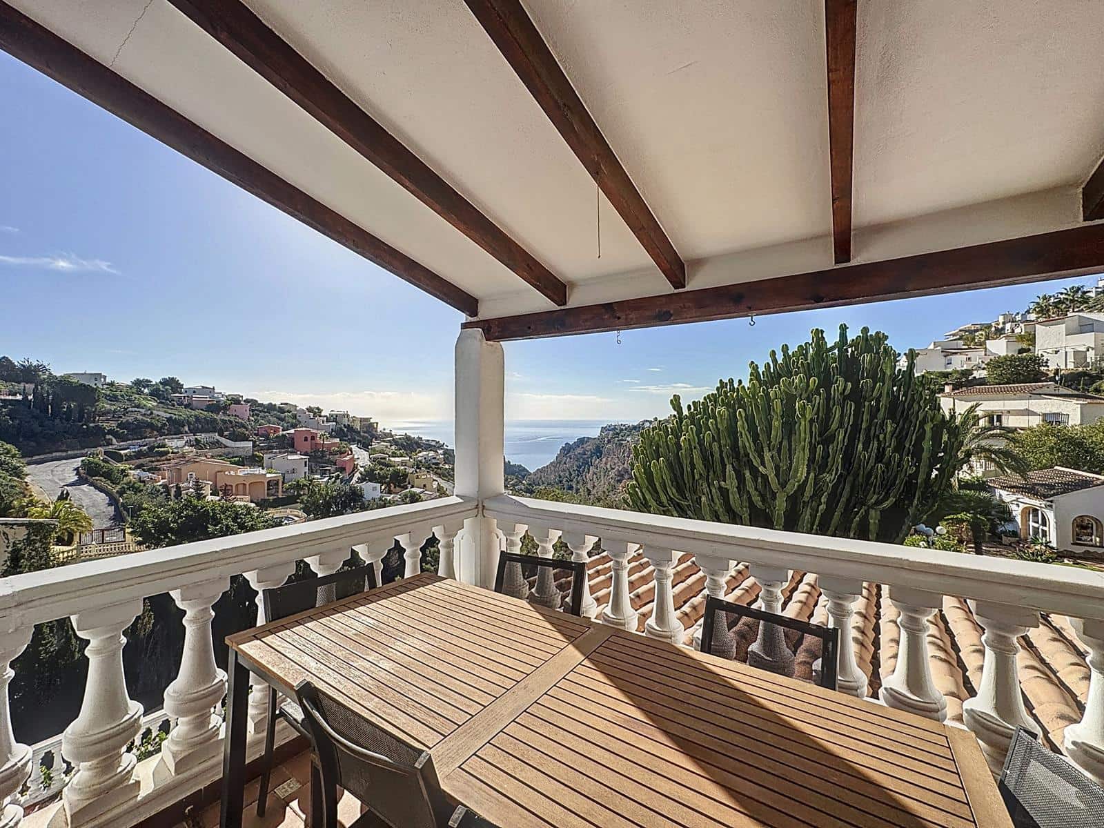 Chalet de 3 habitaciones en Benitachell / Benitatxell en venta con piscina - 680.000 € (Ref: 9417786)