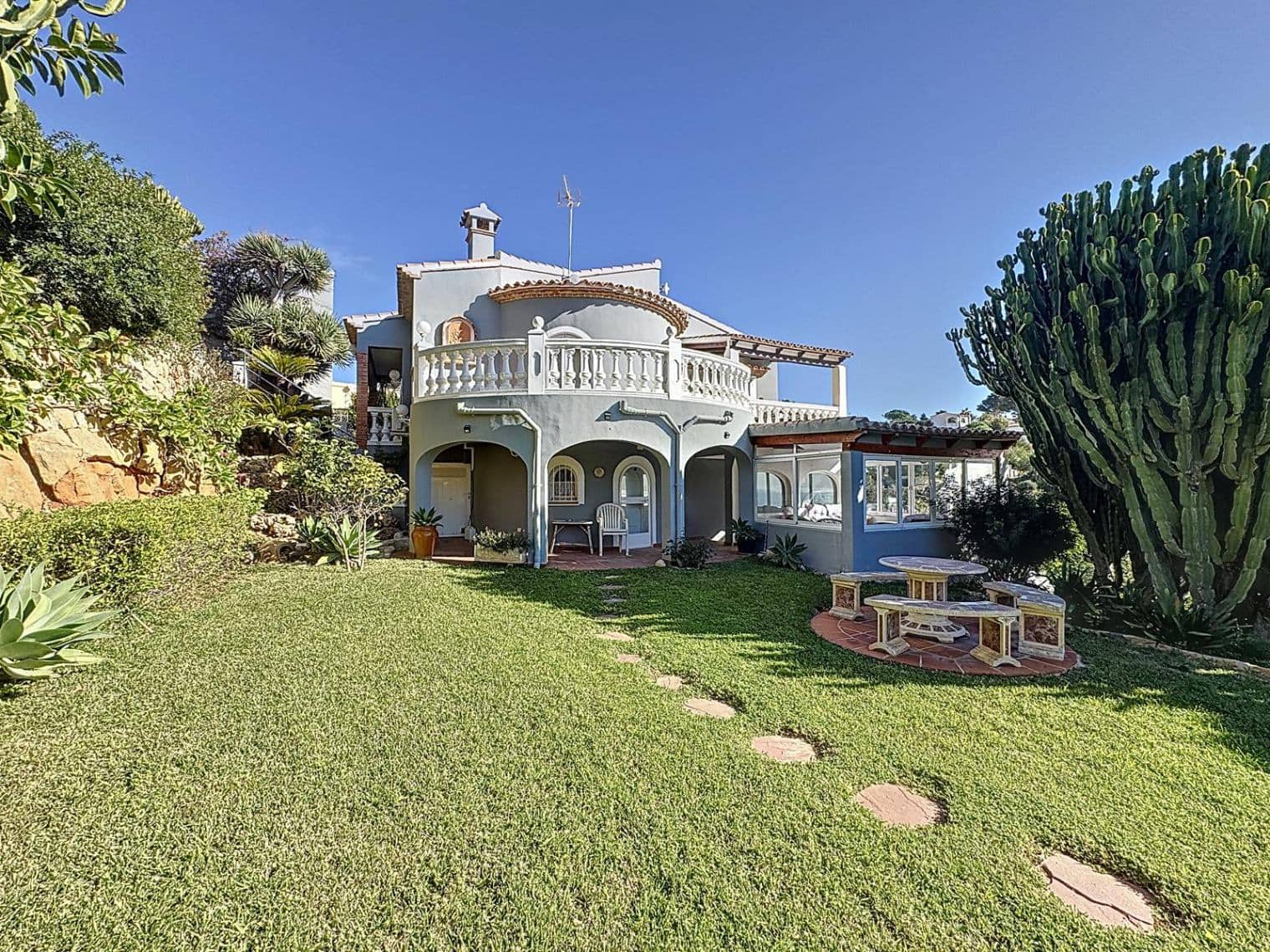 Chalet de 3 habitaciones en Benitachell / Benitatxell en venta con piscina - 680.000 € (Ref: 9417786)