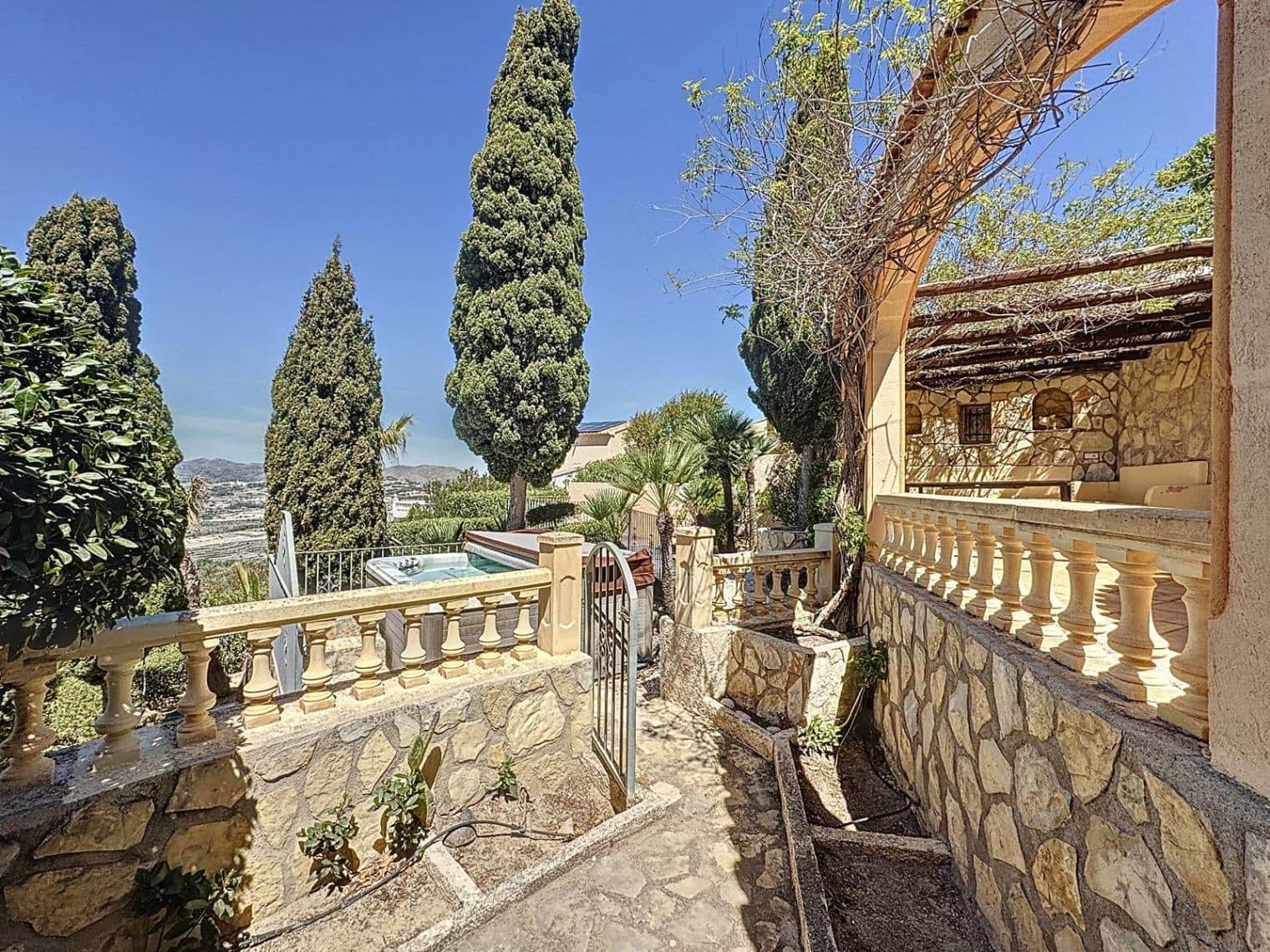 3 bedroom Villa for sale in Benitachell / Benitatxell with pool - € 850,000 (Ref: 9428995)