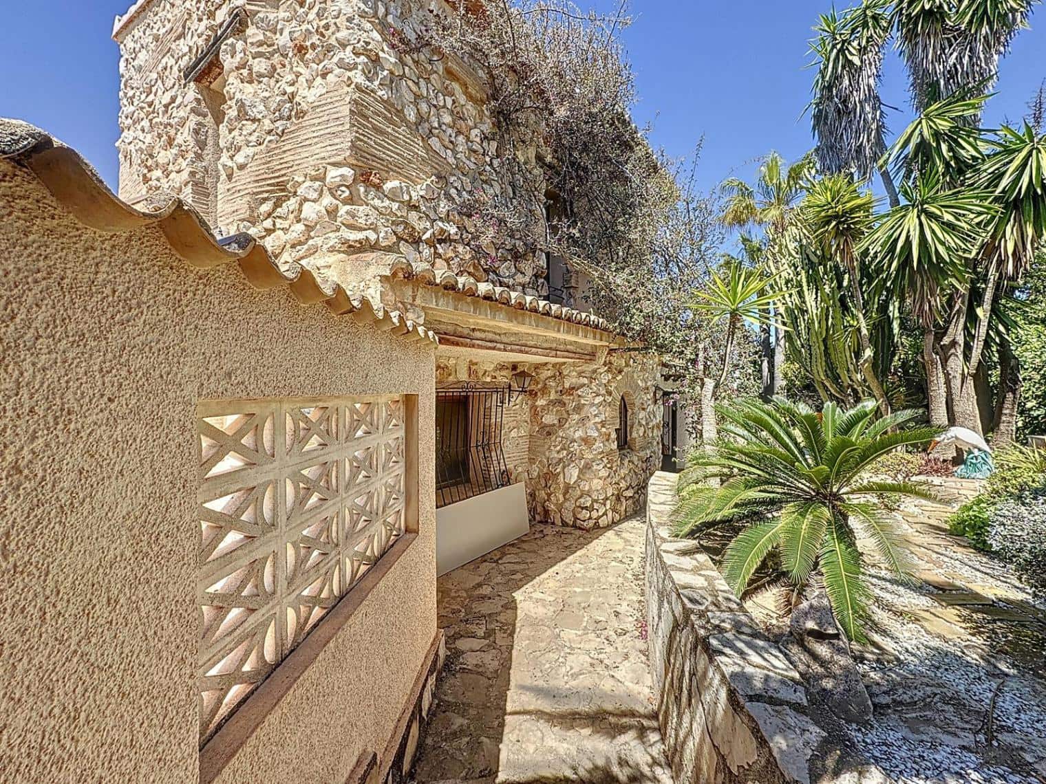 3 bedroom Villa for sale in Benitachell / Benitatxell with pool - € 850,000 (Ref: 9428995)