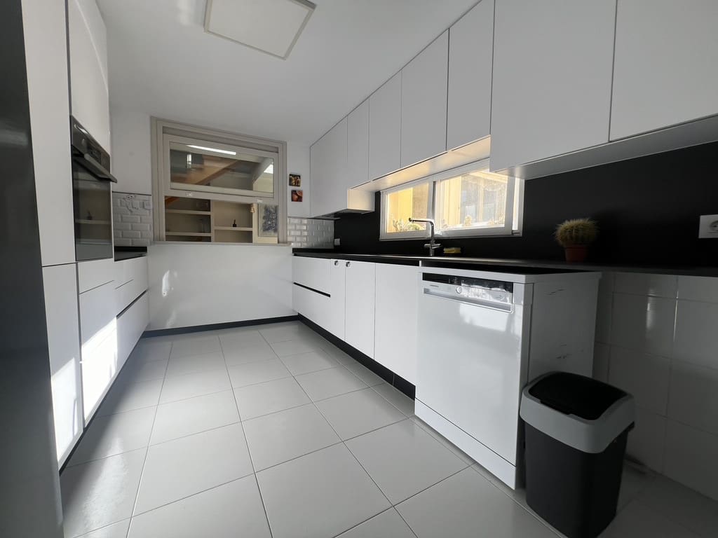 4 soveværelse Lejlighed til salg i Denia med swimmingpool garage - € 875.000 (Ref: 9438953)