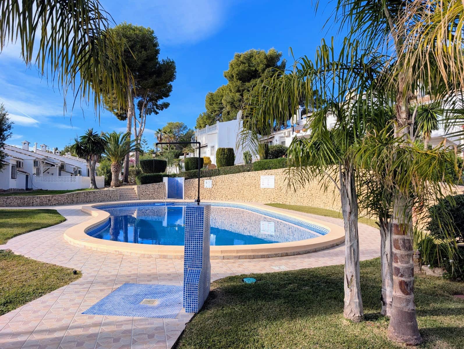 3 soveværelse Rækkehus til salg i Moraira med swimmingpool - € 359.000 (Ref: 9487202)