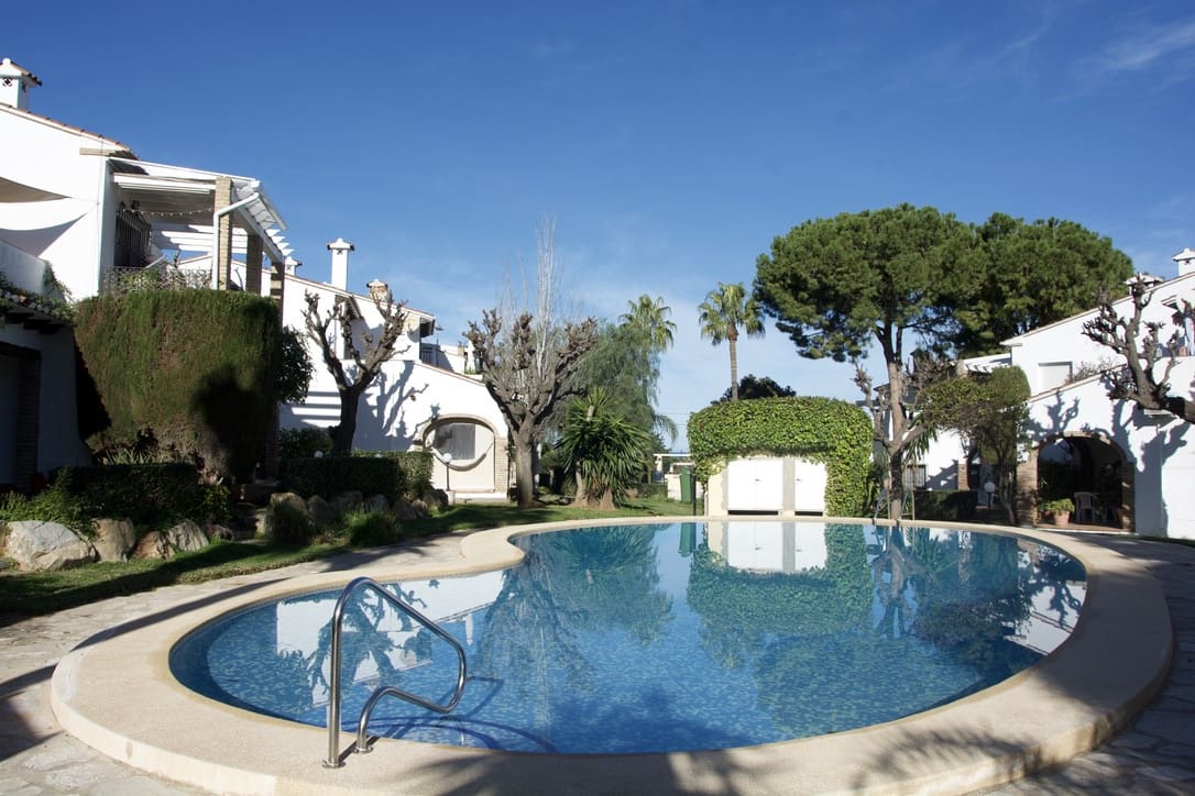 2 soverom Leilighet til salgs i Denia med svømmebasseng garasje - € 260 000 (Ref: 9493853)