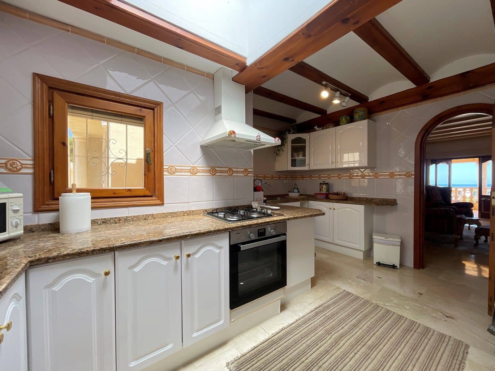 4 bedroom Villa for sale in Moraira with pool - € 899,000 (Ref: 9493854)