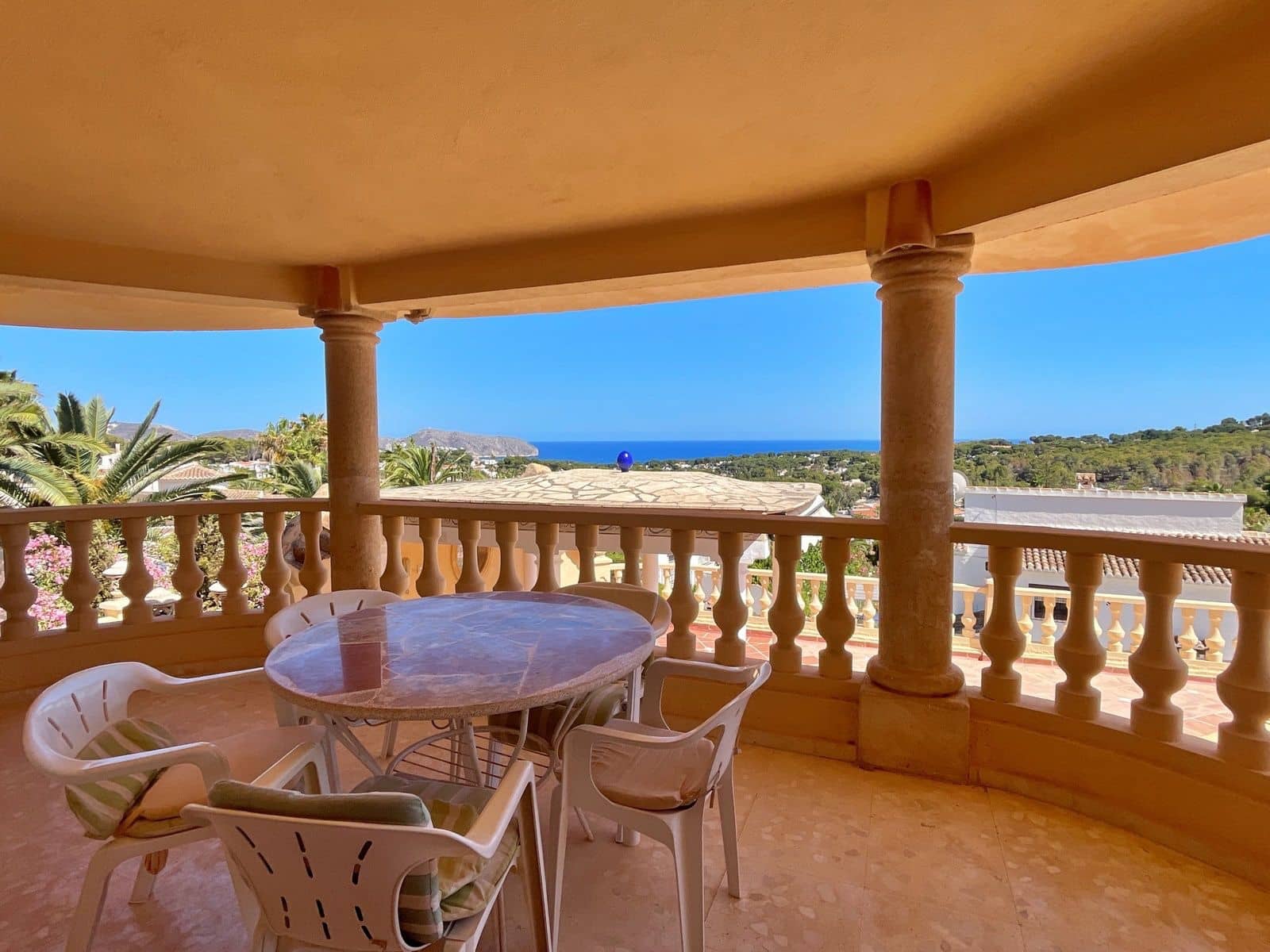 4 bedroom Villa for sale in Moraira with pool - € 899,000 (Ref: 9493854)