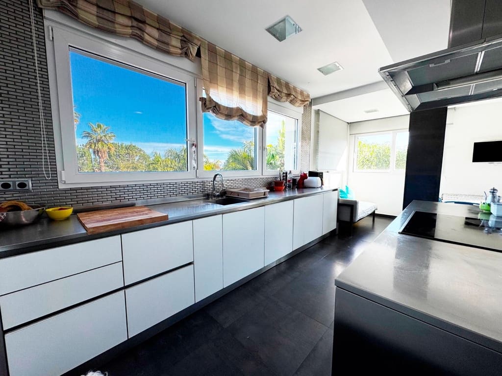 4 slaapkamer Villa te koop in Denia met zwembad garage - € 1.395.000 (Ref: 9542034)