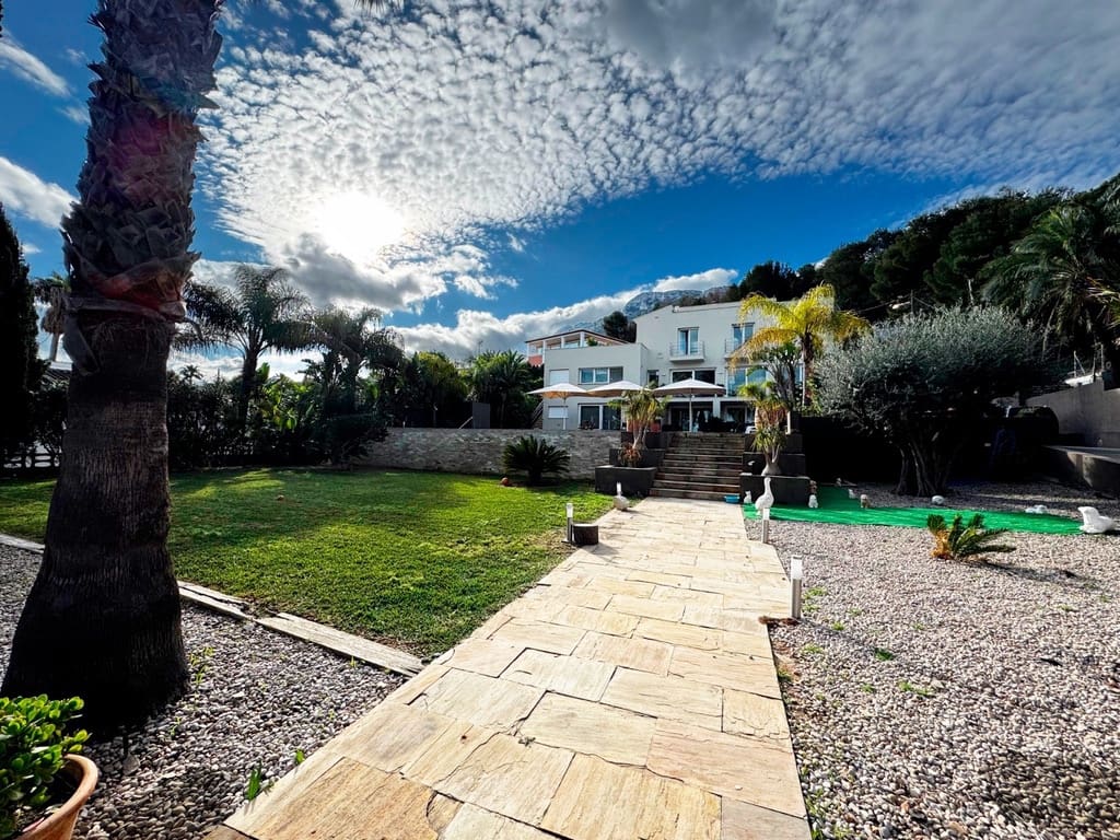 4 slaapkamer Villa te koop in Denia met zwembad garage - € 1.395.000 (Ref: 9542034)