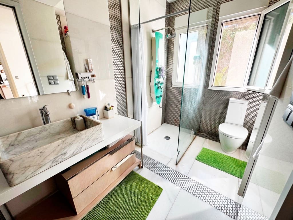 4 slaapkamer Villa te koop in Denia met zwembad garage - € 1.395.000 (Ref: 9542034)