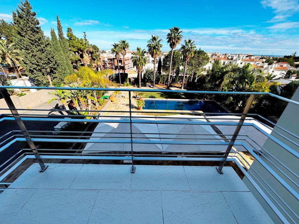4 slaapkamer Villa te koop in Denia met zwembad garage - € 1.395.000 (Ref: 9542034)