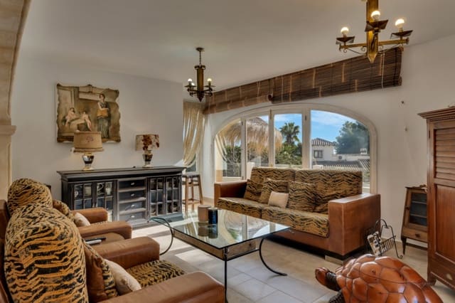 5 bedroom Villa for sale in Moraira, Teulada-Moraira with pool - € 1,299,000 (Ref: 9559291)